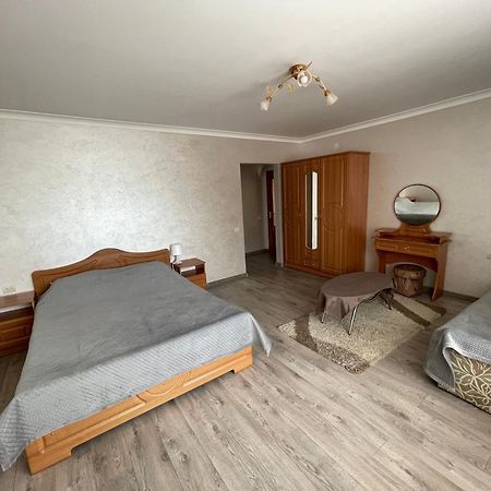 У Оксани Hotel Солочин Екстериор снимка