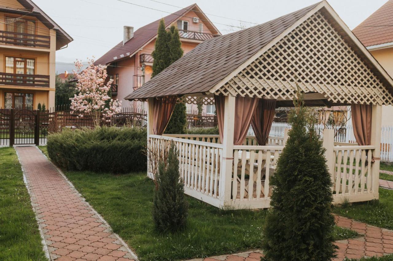 У Оксани Hotel Солочин Екстериор снимка