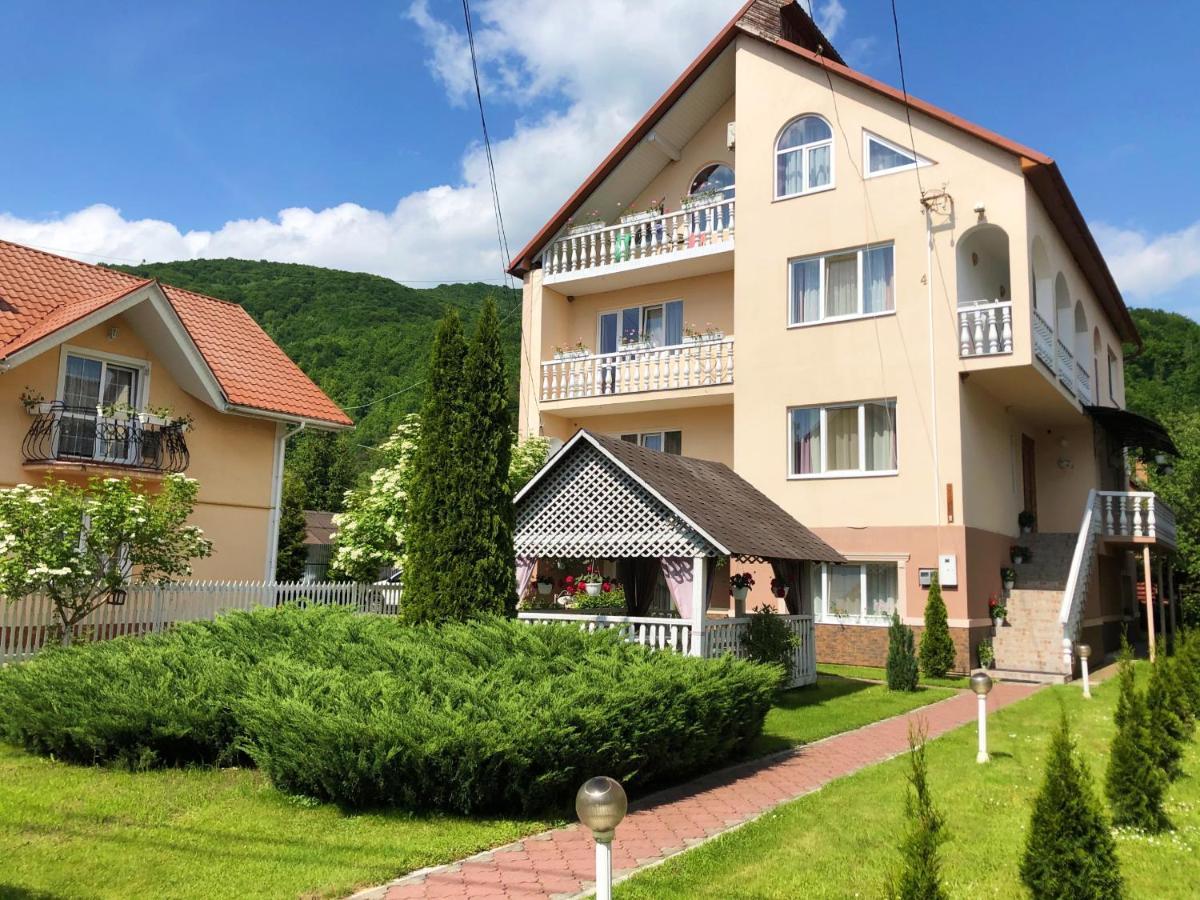 У Оксани Hotel Солочин Екстериор снимка